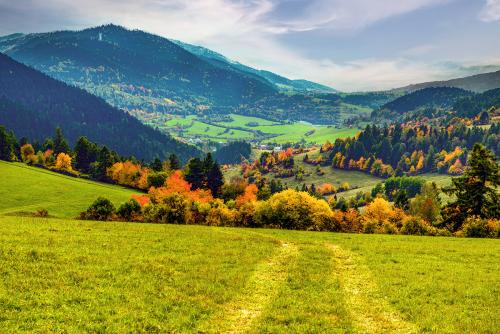 Slovensko- podhorska dedina Poľanovce vstup do tunela Branisko b